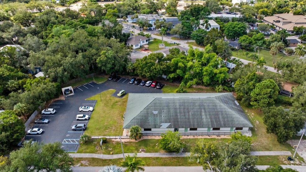 2232 Altamont Ave, Fort Myers, FL à vendre - Photo de l’immeuble – Image 3 sur 12