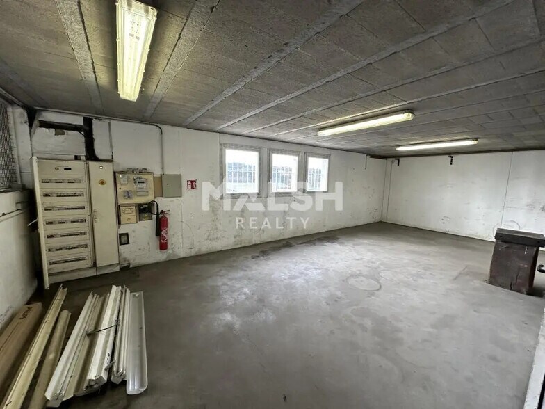 Bureau dans Pont-Évêque à louer - Photo de l’immeuble – Image 2 sur 4