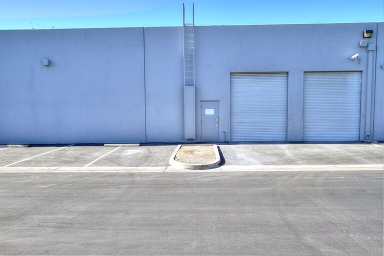 1210 E Lexington Ave, Pomona, CA à louer - Photo de l’immeuble – Image 3 sur 29