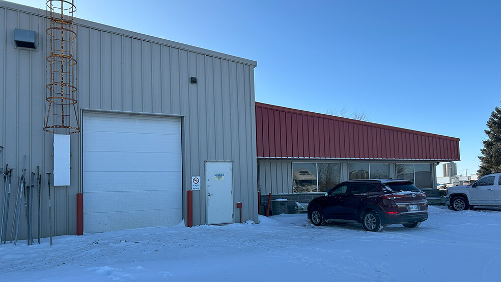 65 Lowson Cres, Winnipeg, MB à louer - Photo de l’immeuble – Image 2 sur 9