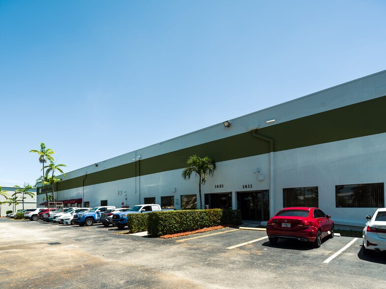1400 NW 88th Ave, Doral, FL à louer - Photo de l’immeuble – Image 2 sur 4