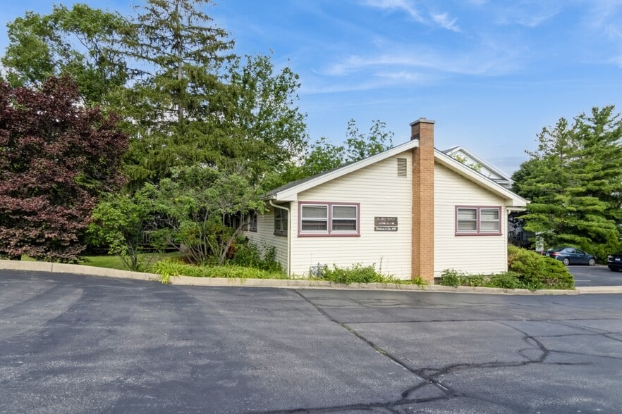 217 55th St, Clarendon Hills, IL à vendre - Photo de l’immeuble – Image 2 sur 11