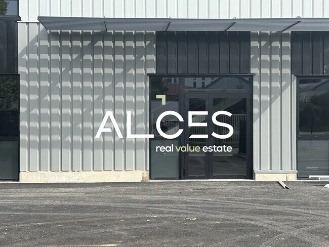 Plus de détails pour Local d'activités à louer