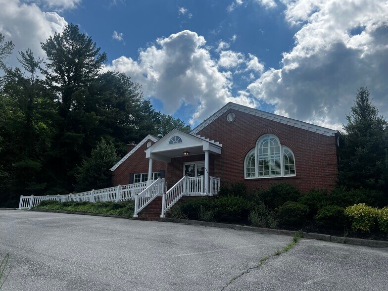 5604 Starkey Rd, Roanoke, VA à vendre - Photo de l’immeuble – Image 2 sur 10