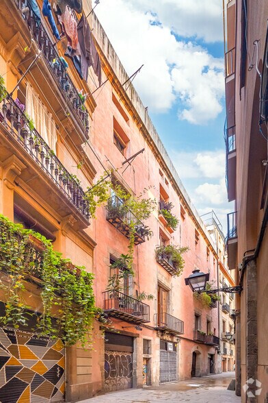 Immeuble residentiel dans Barcelone, Barcelona à vendre - Photo principale – Image 1 sur 1