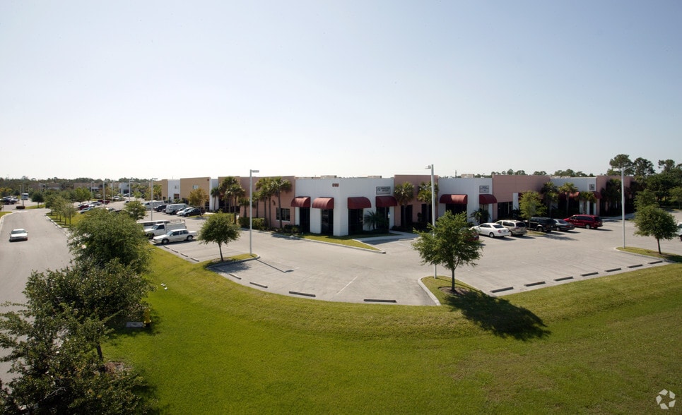 6100 Mid Metro Dr, Fort Myers, FL à vendre - Photo principale – Image 1 sur 5