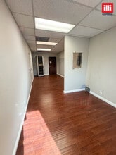 18515-18549 Roscoe Blvd, Northridge, CA à louer Photo intérieure– Image 2 sur 12