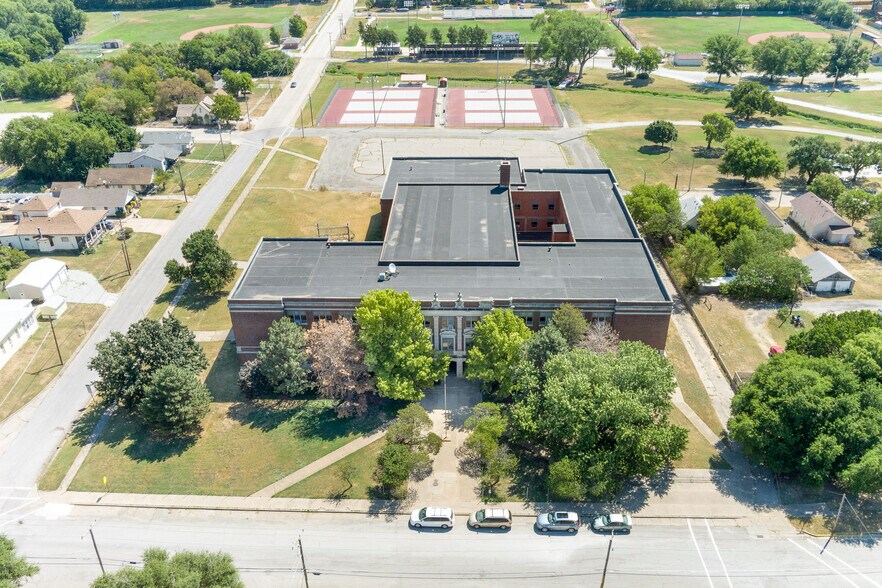 311 N A St, Wellington, KS à vendre - Photo de l’immeuble – Image 3 sur 65