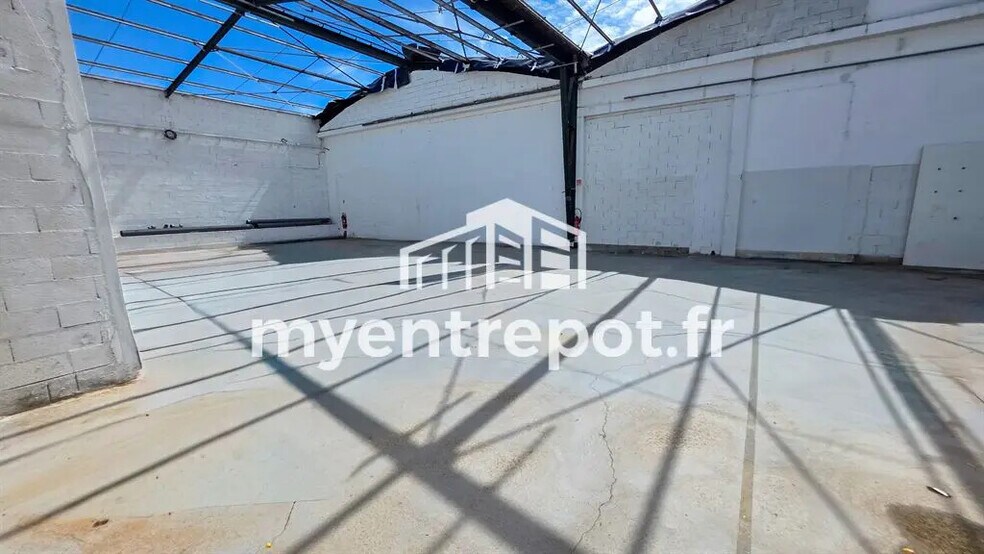 Local d’activités dans Aubagne à louer - Photo de l’immeuble – Image 2 sur 5