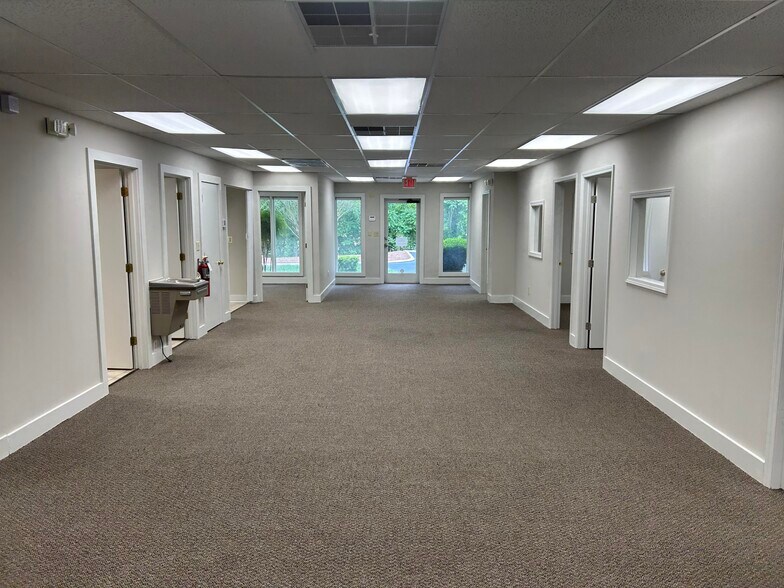 880 S Pleasantburg Dr, Greenville, SC à louer - Photo intérieure – Image 2 sur 8