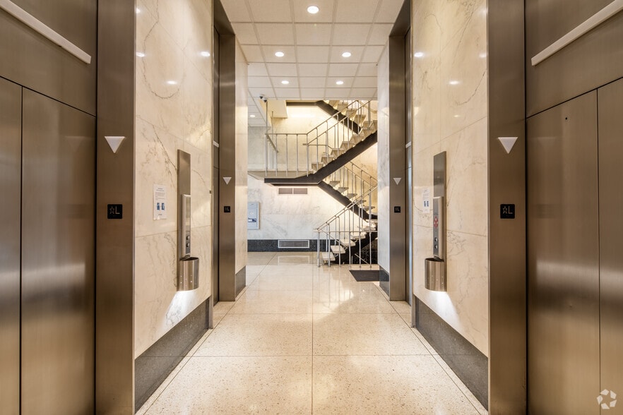 230 S Bemiston Ave, Clayton, MO à louer - Hall d’entrée – Image 3 sur 7