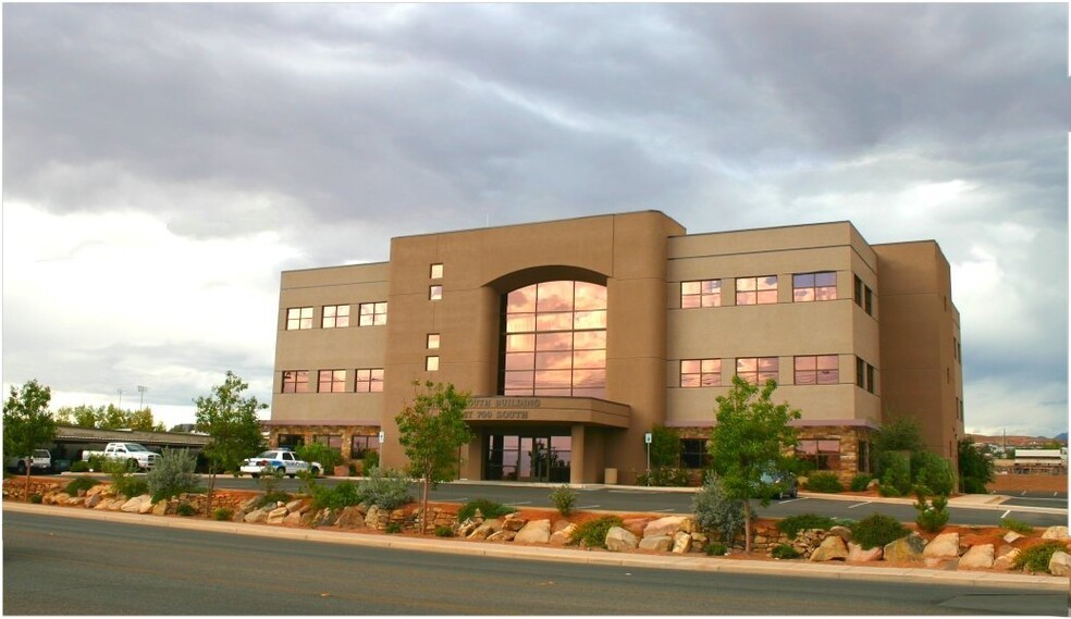 965 E 700 S, Saint George, UT à louer - Photo de l’immeuble – Image 2 sur 15