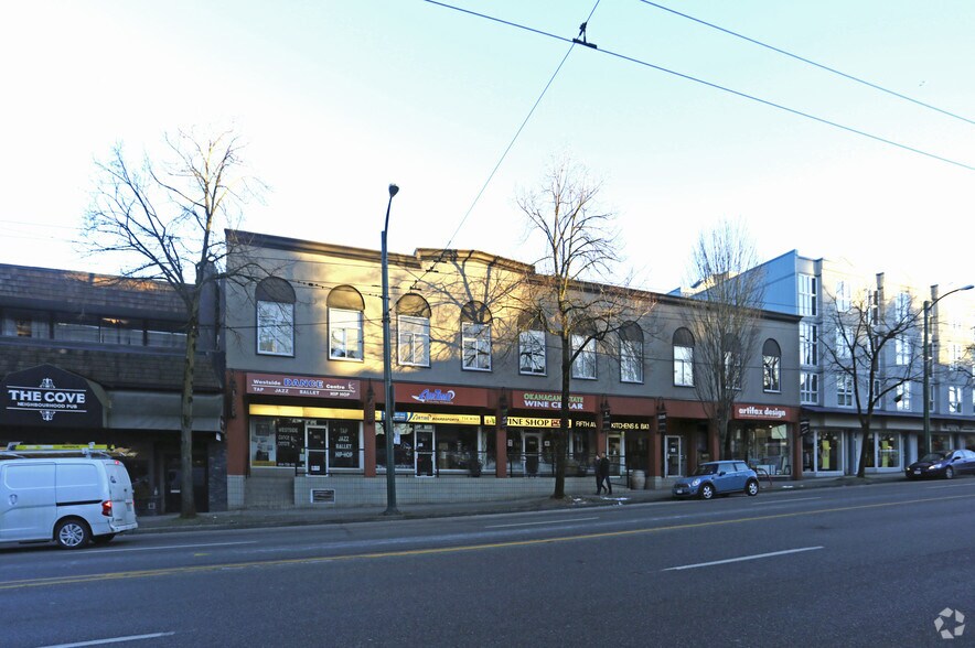 3661-3673 4th Av W, Vancouver, BC à louer - Photo principale – Image 1 sur 4