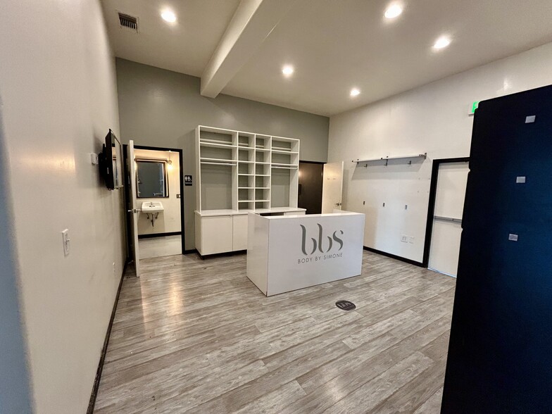 137-141 S Barrington Pl, Los Angeles, CA à louer - Photo intérieure – Image 3 sur 8
