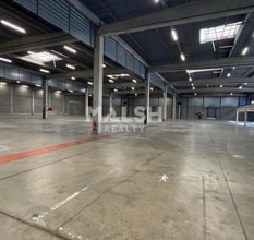 Local d’activités dans Vénissieux à louer Photo intérieure– Image 2 sur 3