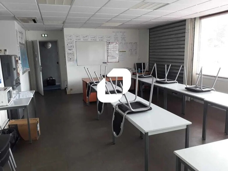 Bureau dans Lormont à louer - Photo de l’immeuble – Image 2 sur 4