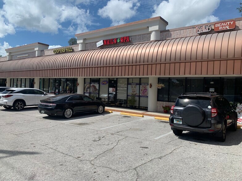 910-924 N Mcmullen Booth Rd, Clearwater, FL à louer - Photo de l’immeuble – Image 2 sur 5