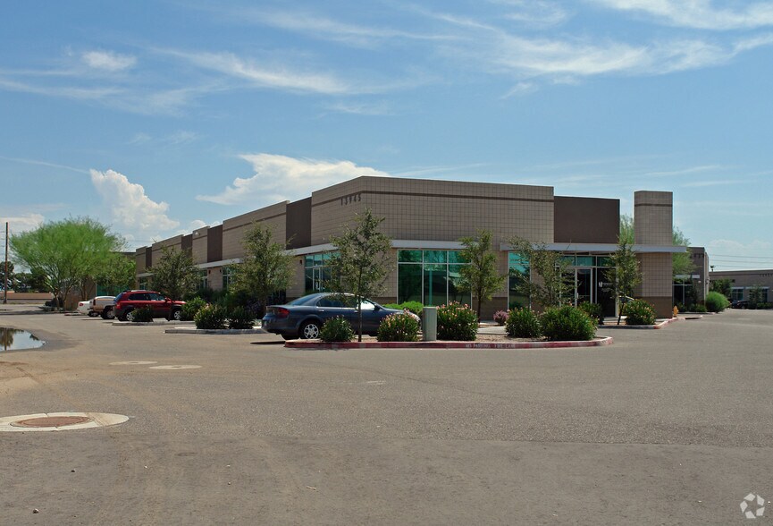 13945 W Grand Ave, Surprise, AZ à louer - Photo de l’immeuble – Image 3 sur 8