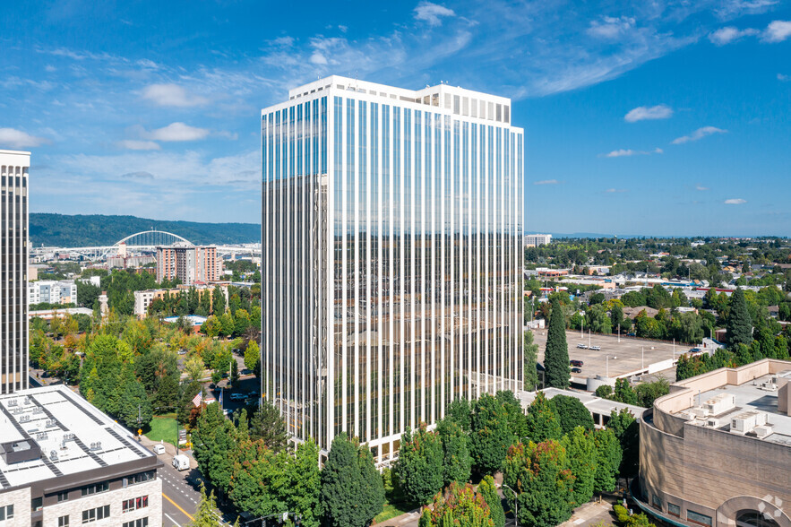 825 NE Multnomah St, Portland, OR à louer - Photo de l’immeuble – Image 1 sur 5
