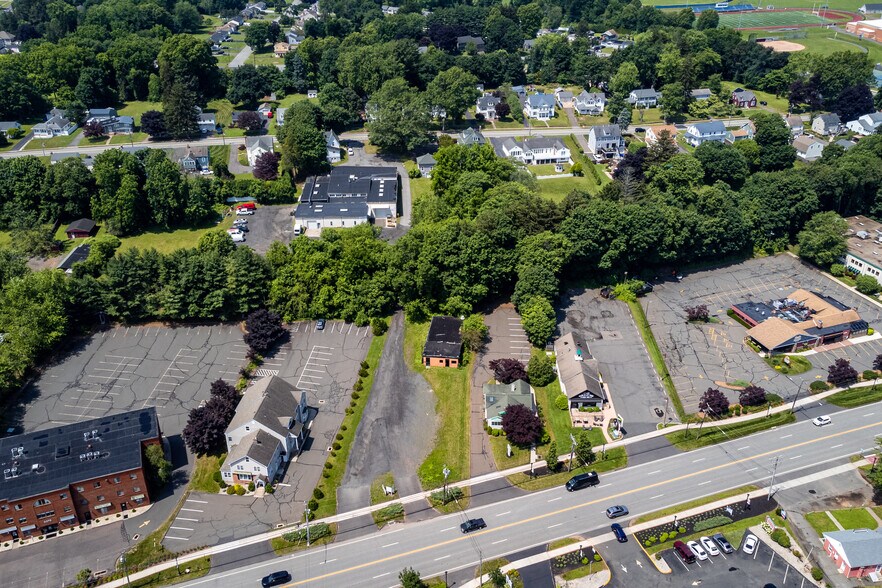 2245 Silas Deane Hwy, Rocky Hill, CT à vendre - Photo de l’immeuble – Image 1 sur 18
