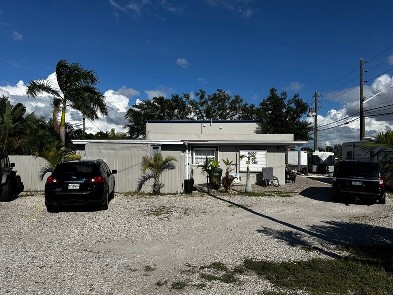 8051 Ulmerton Rd, Largo, FL à vendre - Photo de l’immeuble – Image 3 sur 32