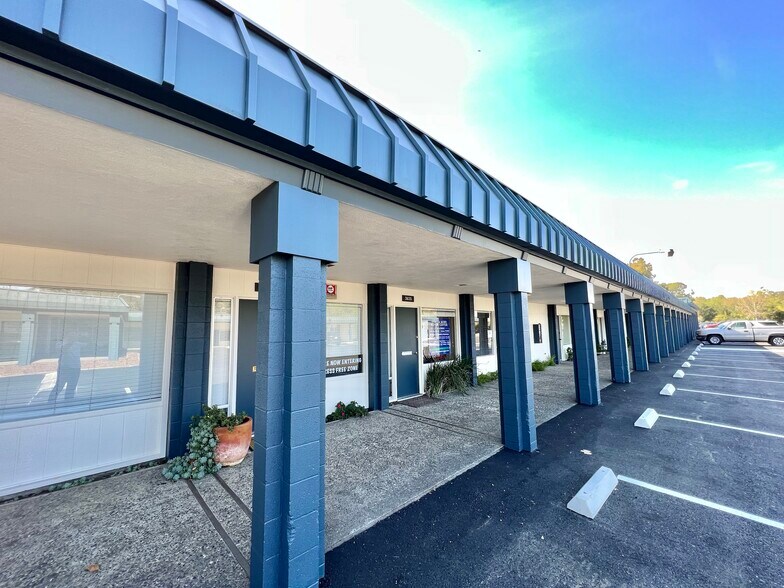 3633 Montgomery Dr, Santa Rosa, CA à louer - Photo de l’immeuble – Image 3 sur 7