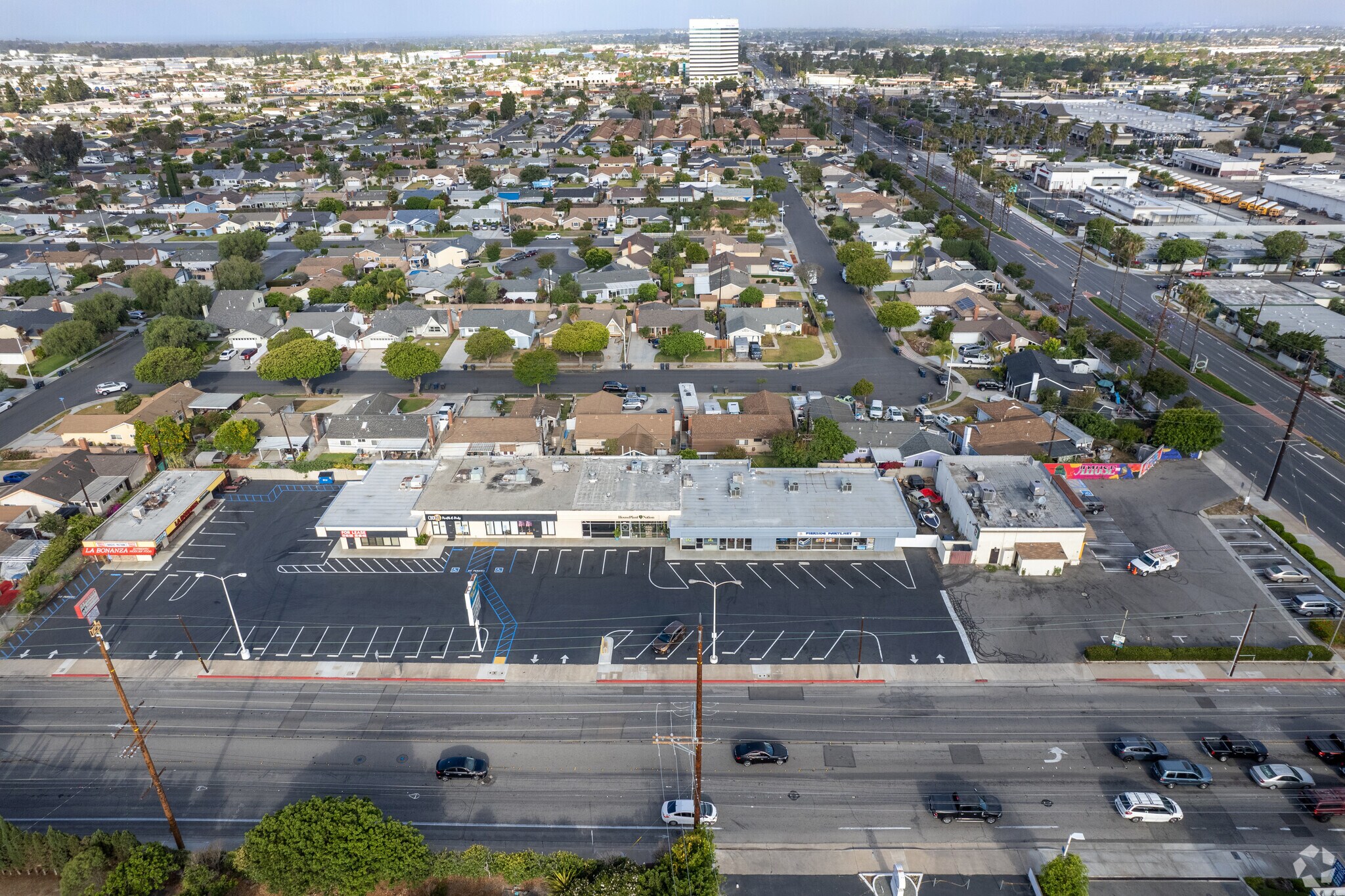 17055 Newland St, Huntington Beach, CA à louer Aérien– Image 1 sur 15