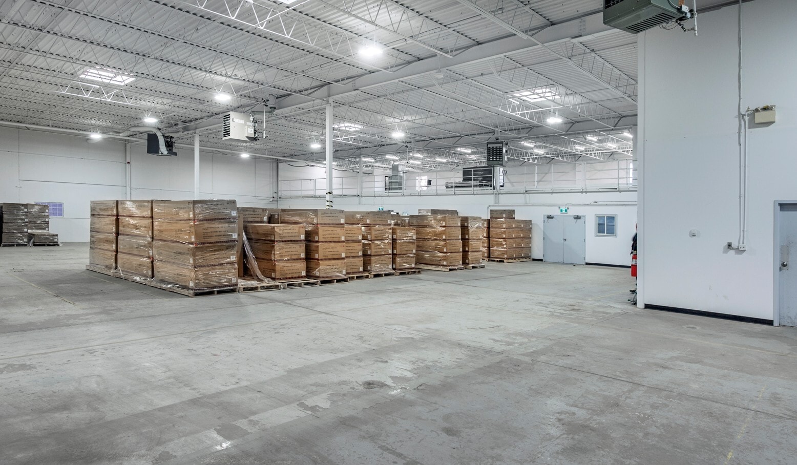 3526 26th St NE, Calgary, AB à louer Photo intérieure– Image 1 sur 4