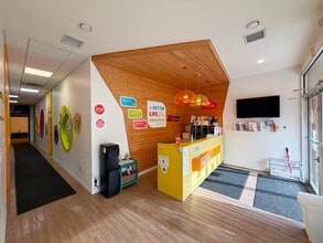 19211-19219 Union Tpke, Fresh Meadows, NY à louer Photo intérieure– Image 2 sur 12