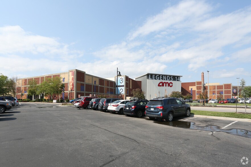 1821 Village West Pky, Kansas City, KS à louer - Photo de l’immeuble – Image 1 sur 10