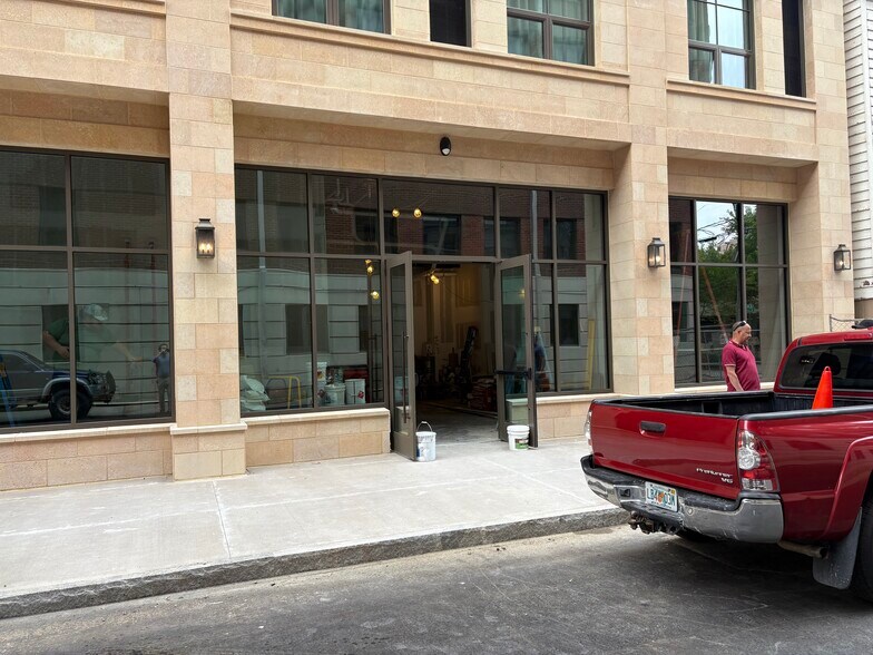 220 E Bryan St, Savannah, GA à louer - Photo de l’immeuble – Image 3 sur 6