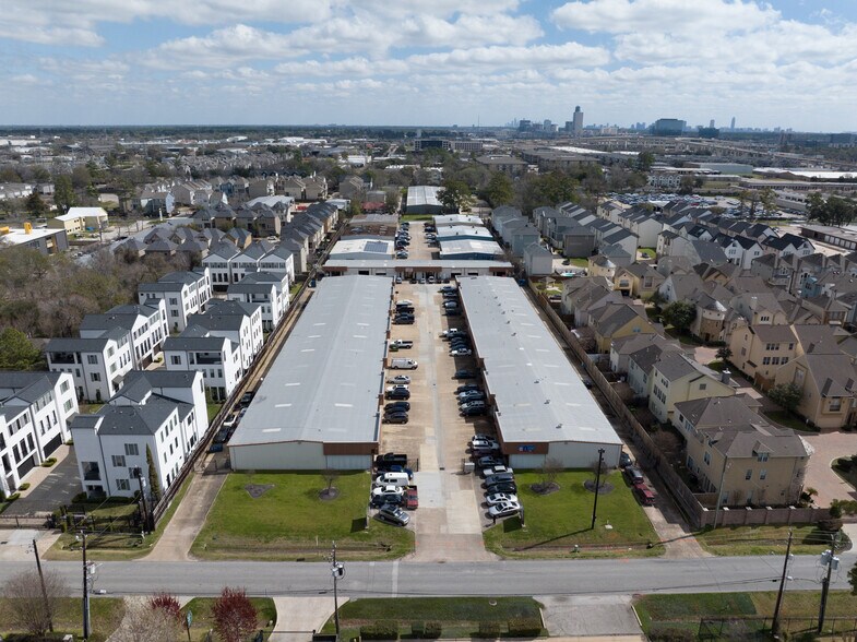 1330 Sherwood Forest St, Houston, TX à louer - Photo de l’immeuble – Image 2 sur 42