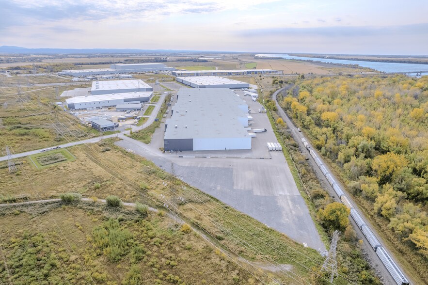 777 Rue Turnbull, Beauharnois, QC à louer - Photo de l’immeuble – Image 3 sur 10