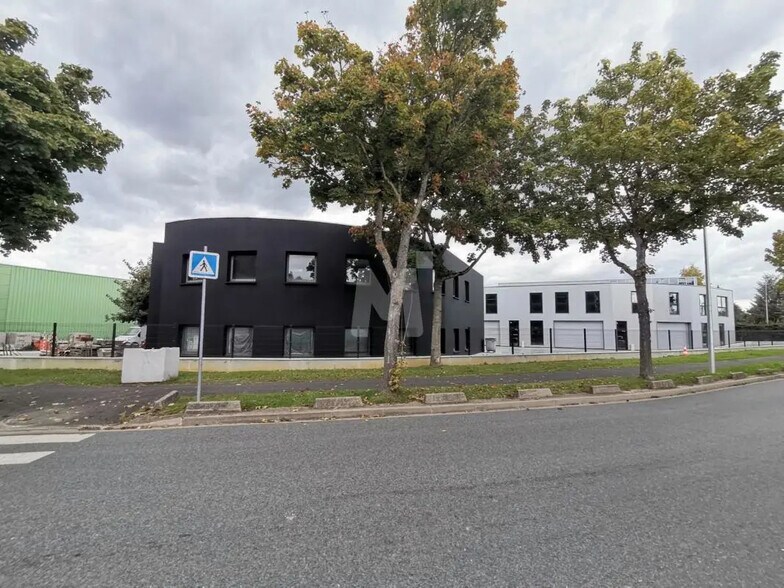 Bureau dans Grigny à louer - Photo de l’immeuble – Image 1 sur 7