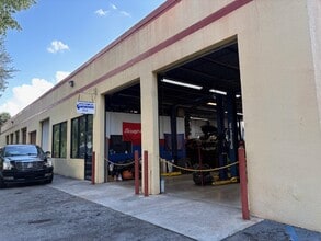 6480-6520 W Commercial Blvd, Lauderhill, FL à louer Photo de l’immeuble– Image 2 sur 6