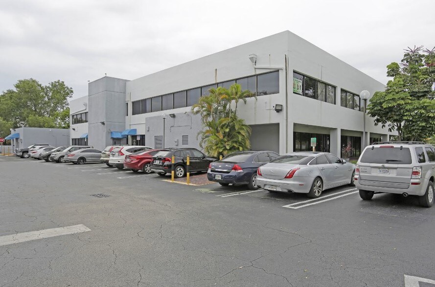 175 Fontainebleau Blvd, Miami, FL à louer - Photo de l’immeuble – Image 3 sur 28