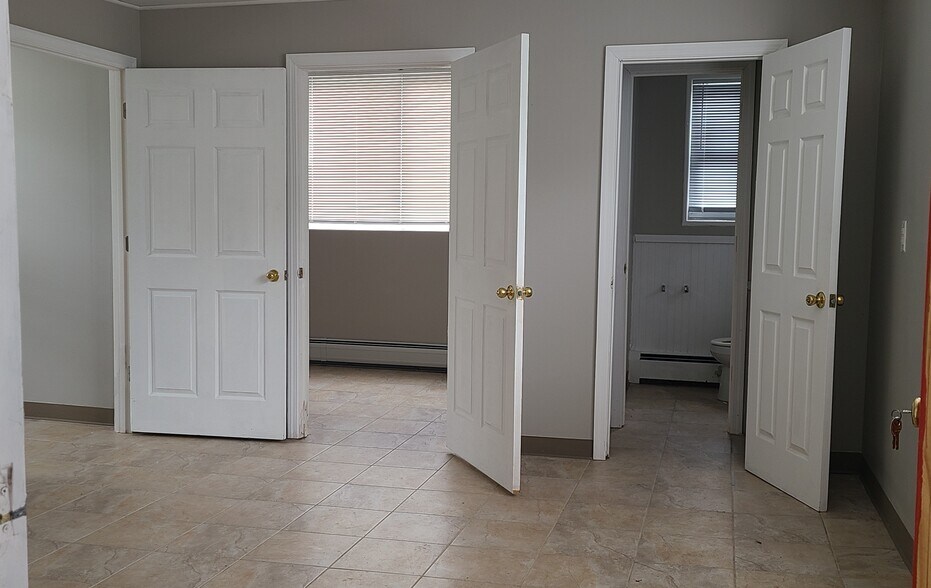 9-13 Ackerman Ave, Emerson, NJ à louer - Photo de l’immeuble – Image 3 sur 7