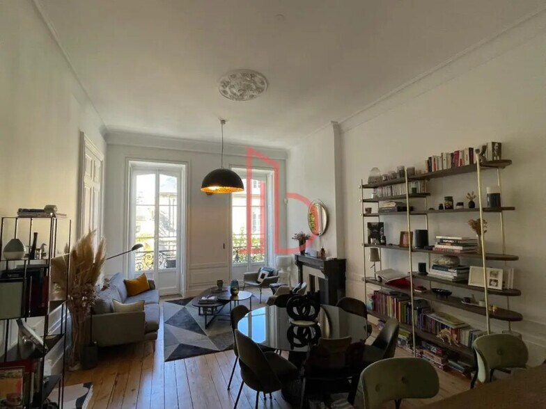 Bureau dans Bordeaux à vendre - Photo de l’immeuble – Image 1 sur 6