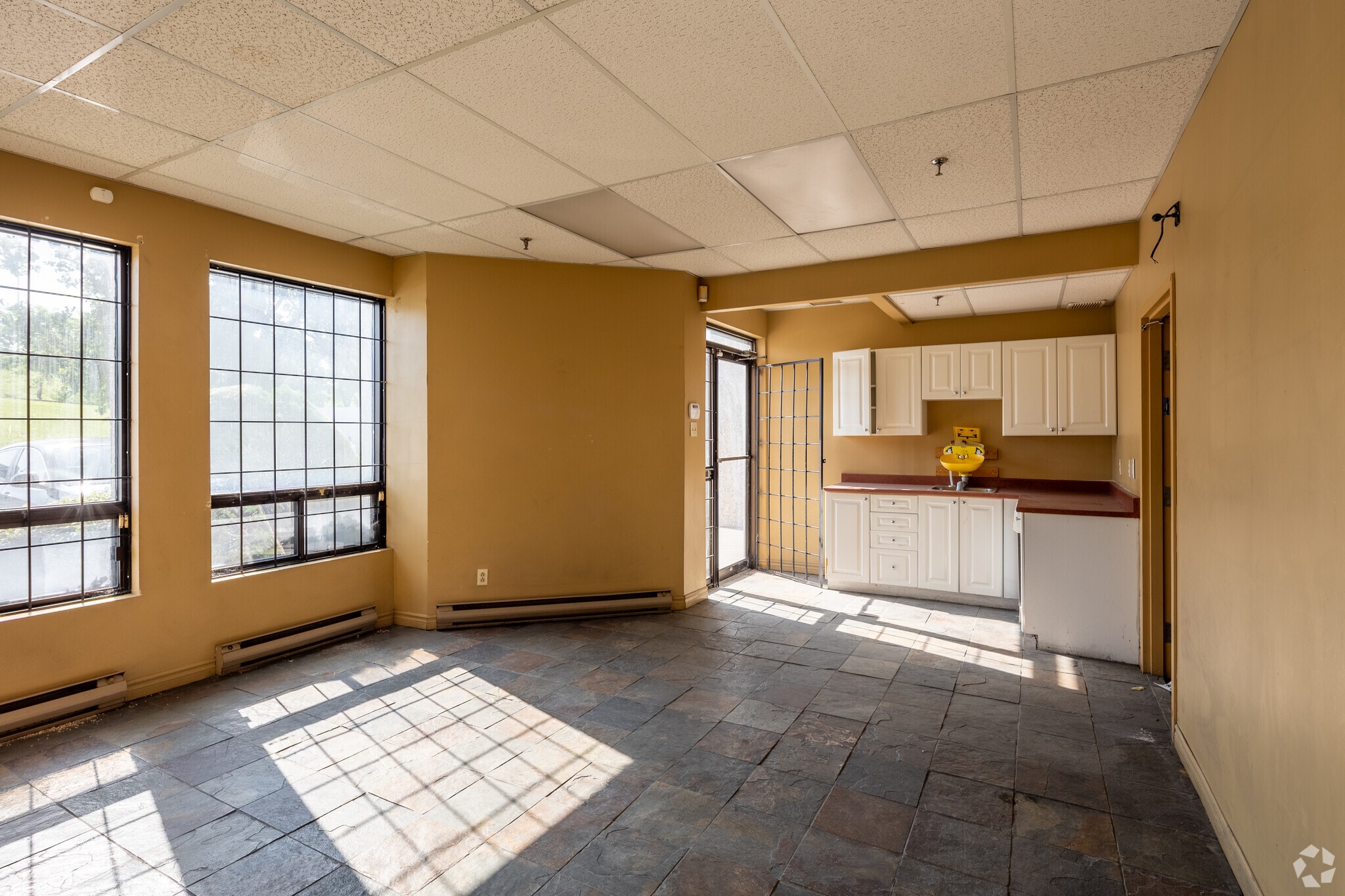 9681-9725 Rue Clément, Montréal, QC à louer Photo intérieure– Image 1 sur 3