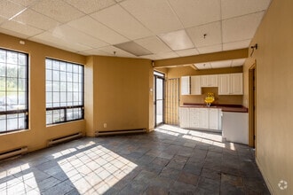 9681-9725 Rue Clément, Montréal, QC à louer Photo intérieure– Image 1 sur 3