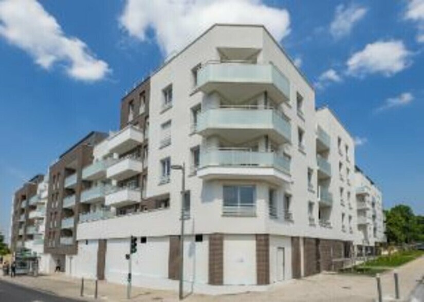 Local commercial dans Noisy-le-Grand à louer - Photo de l’immeuble – Image 1 sur 8