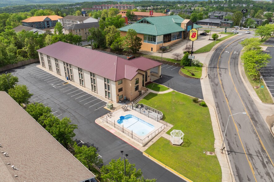 2490 Green Mountain Dr, Branson, MO à vendre - Photo de l’immeuble – Image 3 sur 19