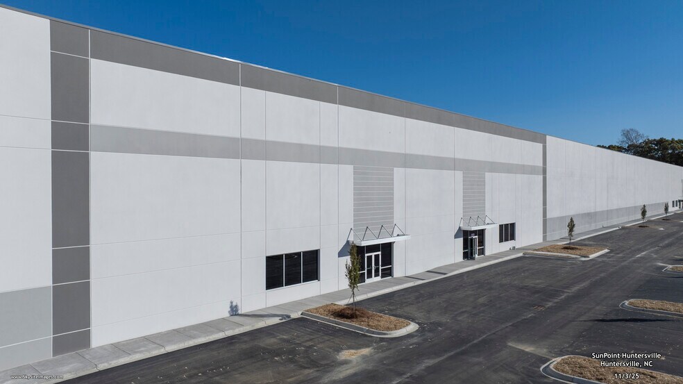 11006 Mount Holly Huntersville Rd, Huntersville, NC à louer - Photo de l’immeuble – Image 2 sur 5