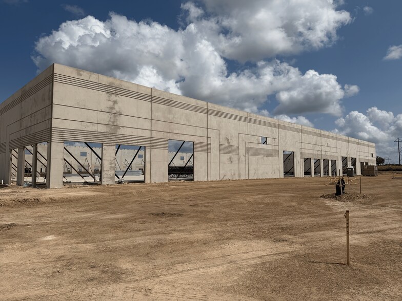 2700 I-35 N. Frontage Rd, San Marcos, TX à louer - Photo de l’immeuble – Image 2 sur 6