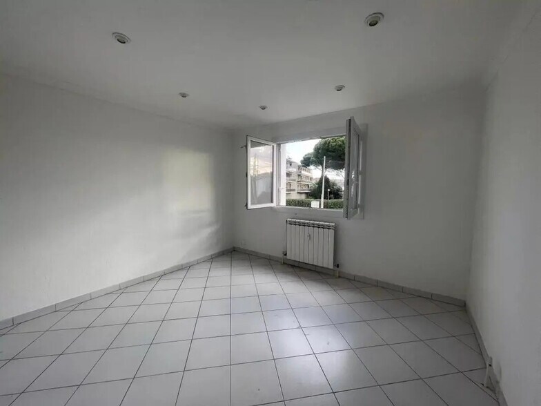 Bureau dans Fréjus à vendre - Photo de l’immeuble – Image 3 sur 14