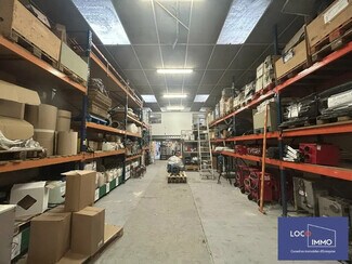 Plus de détails pour Local d'activités à louer