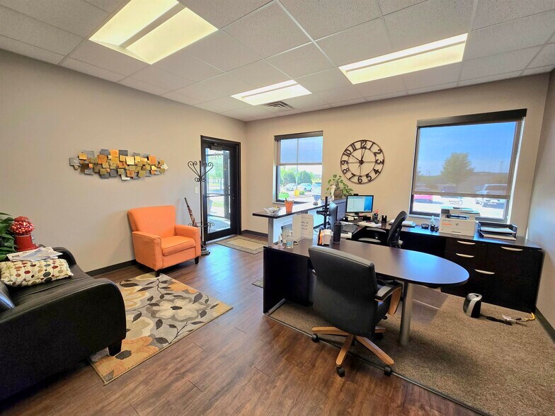 1545 Associates Dr, Dubuque, IA à louer - Photo de l’immeuble – Image 3 sur 21
