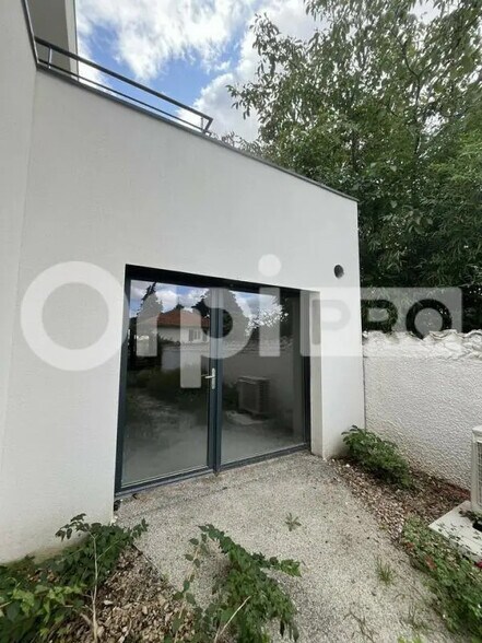 Bureau dans Sérézin-du-Rhône à louer - Photo de l’immeuble – Image 1 sur 4