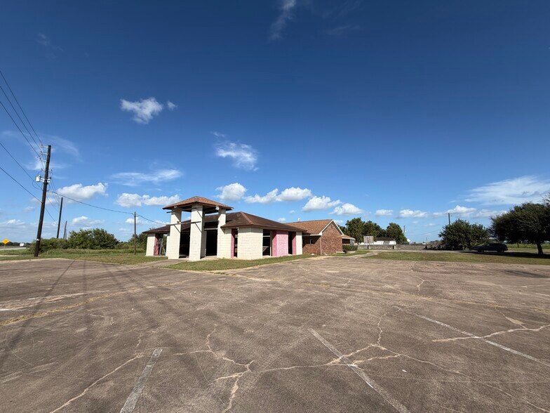 111 County Road 227, East Bernard, TX à louer - Photo de l’immeuble – Image 3 sur 47