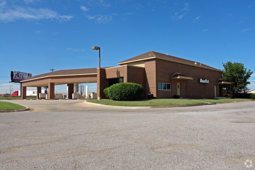 700 E Memorial Rd, Oklahoma City, OK à louer - Photo de l’immeuble – Image 2 sur 10